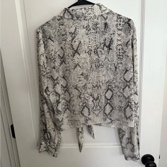 Gianni Bini Cream and Gray Snakeskin Blouse - Picture 5 of 6